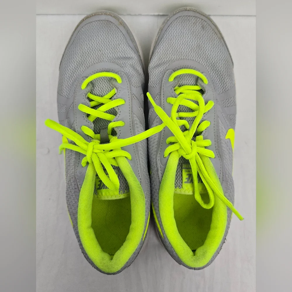 Nike Women’s Core Motion TR 2 Mesh Training Shoe 749180-003 Size 7.5 Gray Neon